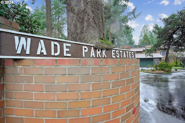 view of community / neighborhood sign