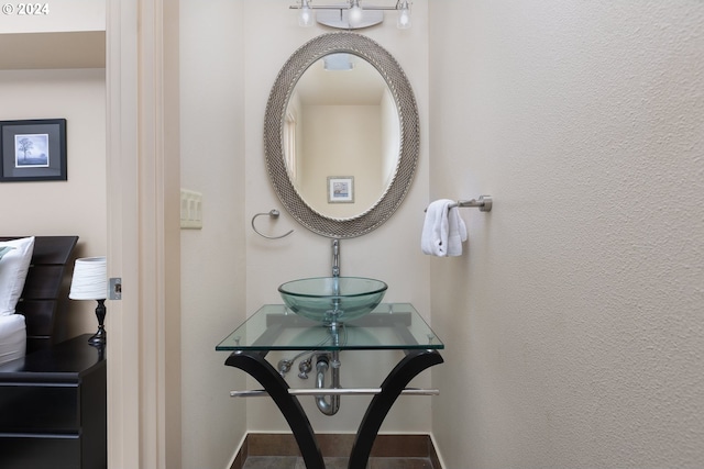 bathroom featuring sink