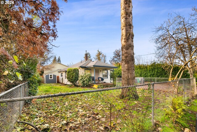 view of front of property featuring a shed