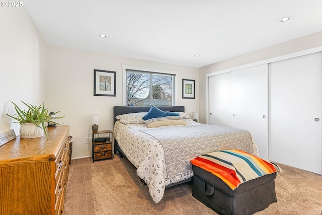 bedroom featuring carpet floors, recessed lighting, and a closet