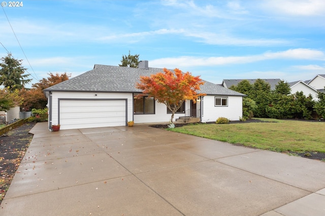 view of front facade featuring a garage and a front yard