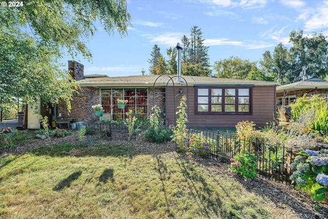 back of house featuring a lawn