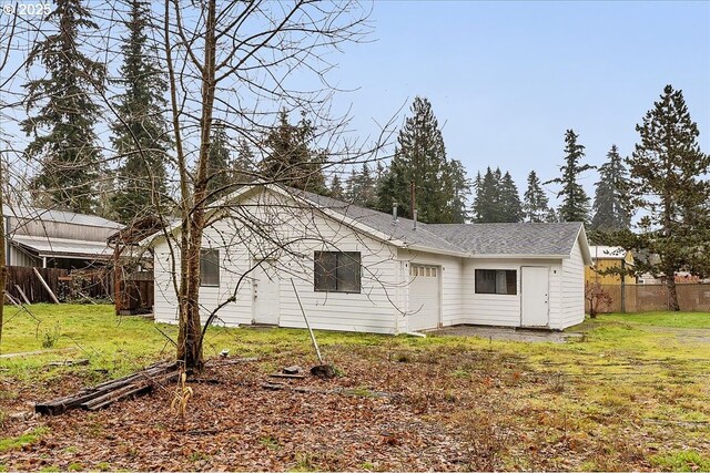 view of front of house featuring a front yard