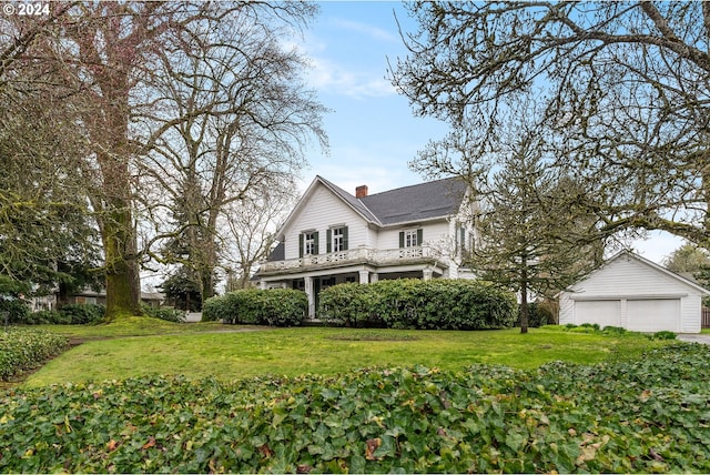 view of front of property featuring a front yard and a garage