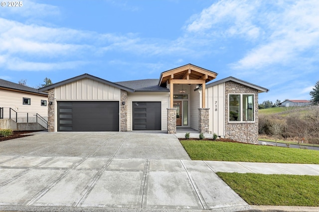 view of front of house featuring a garage and a front lawn