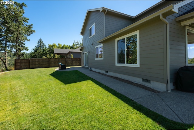 view of yard with a patio
