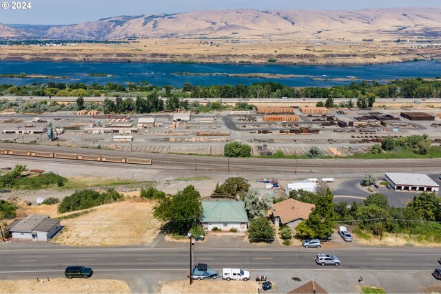 bird's eye view featuring a mountain view