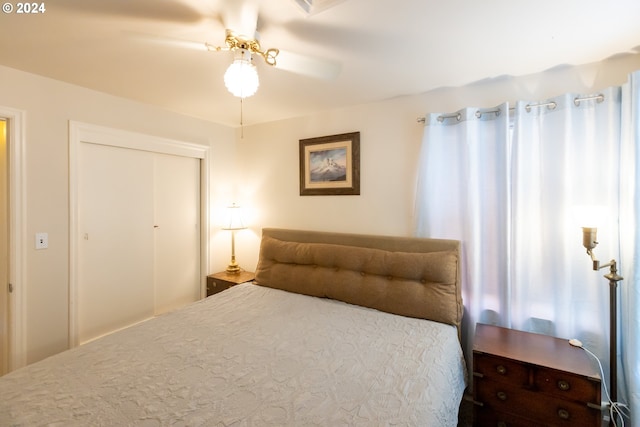 bedroom featuring ceiling fan