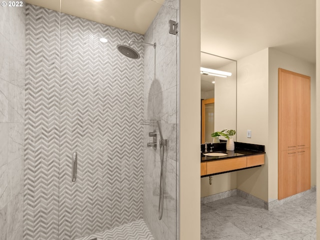 bathroom featuring sink and tiled shower