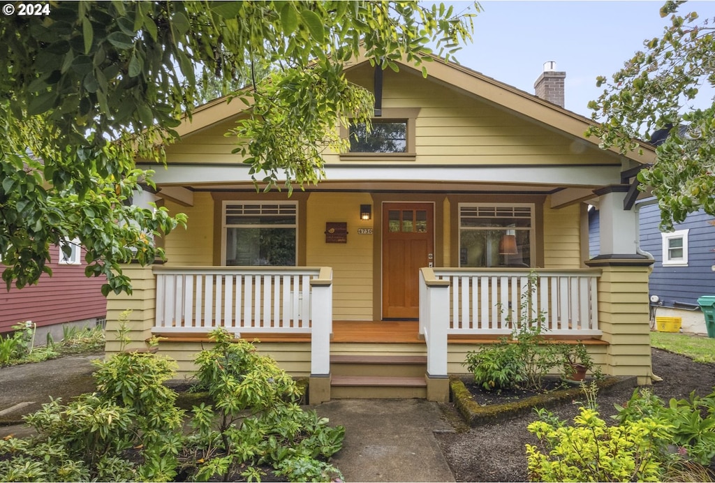 view of front of property featuring covered porch