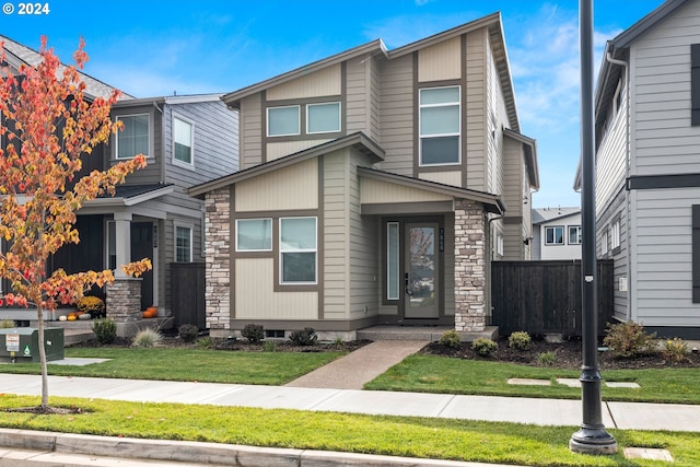 view of front of home featuring a front yard