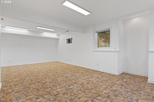 empty room featuring baseboards