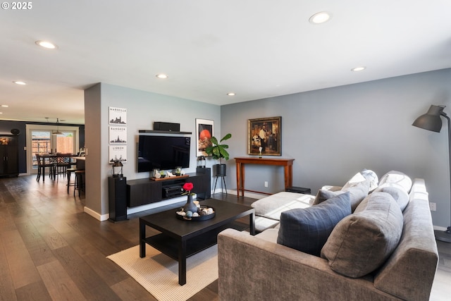 living area featuring dark wood finished floors, recessed lighting, and baseboards