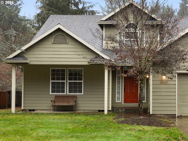 back of house featuring a lawn