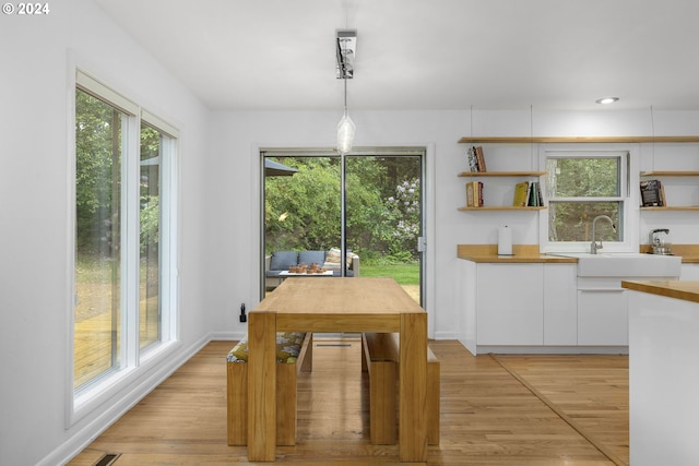 dining area featuring sink and light wood-type flooring