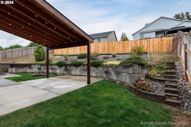 view of yard featuring a patio