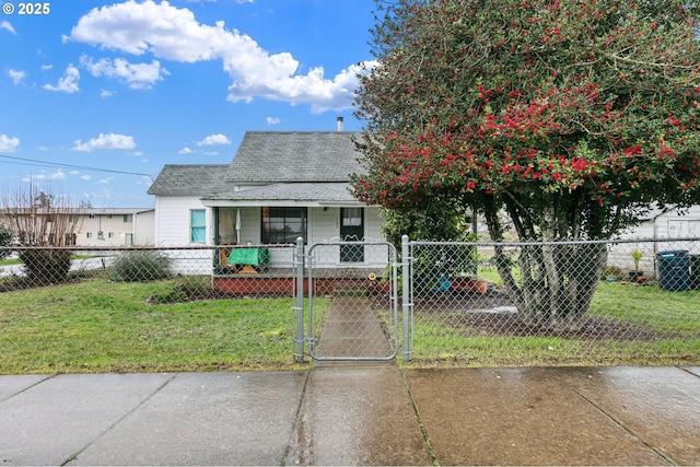 view of front of property featuring covered porch and a front yard