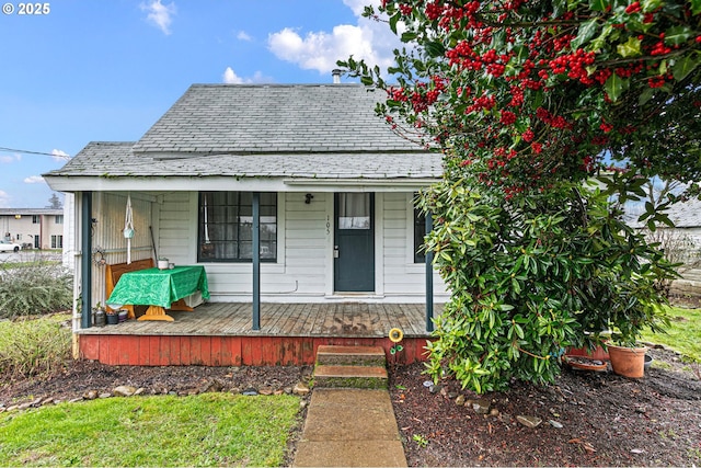 bungalow featuring covered porch