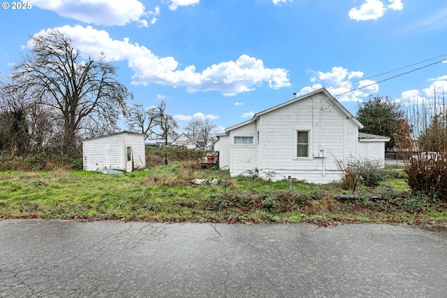 view of side of property