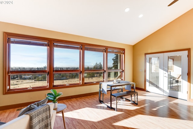 sunroom with lofted ceiling