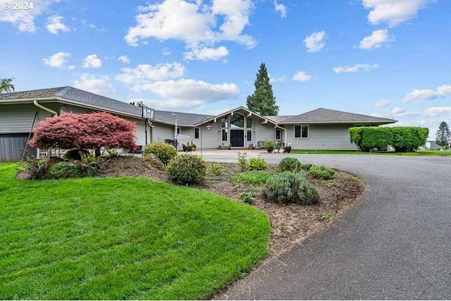 ranch-style house with a front yard