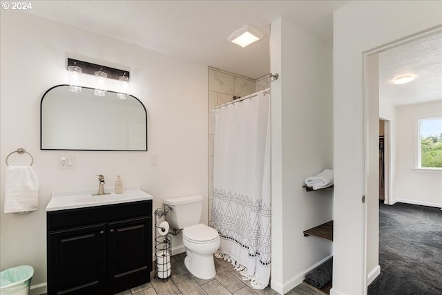 bathroom with a shower with curtain, vanity, and toilet