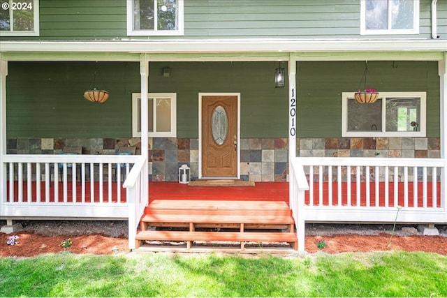 property entrance featuring a porch