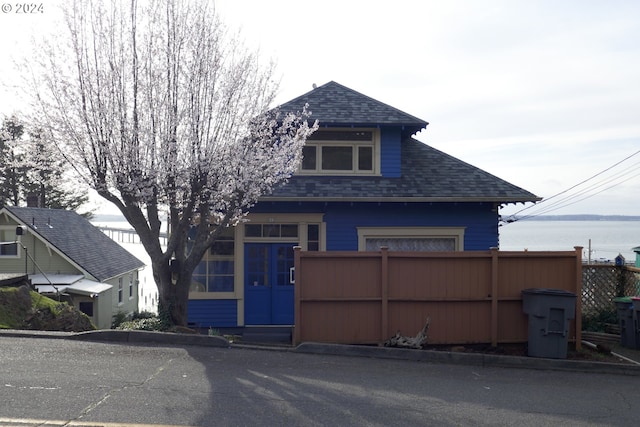 view of front of property featuring a water view