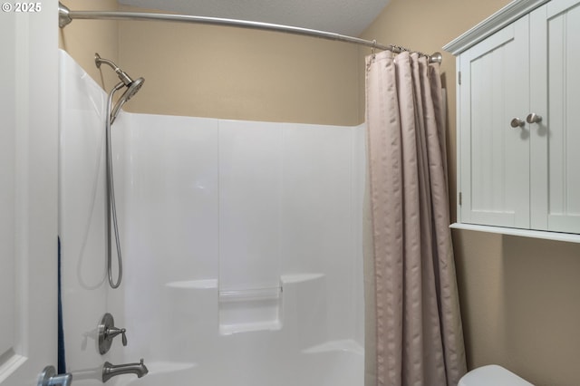 bathroom with shower / tub combo with curtain