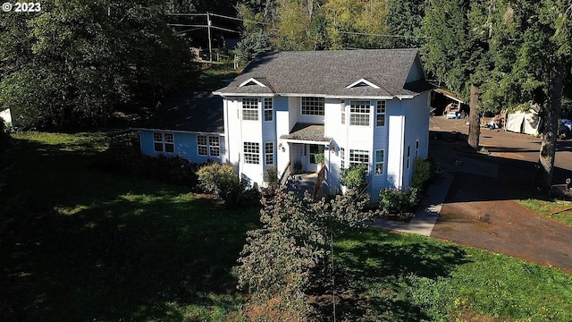 view of front of house featuring a front yard