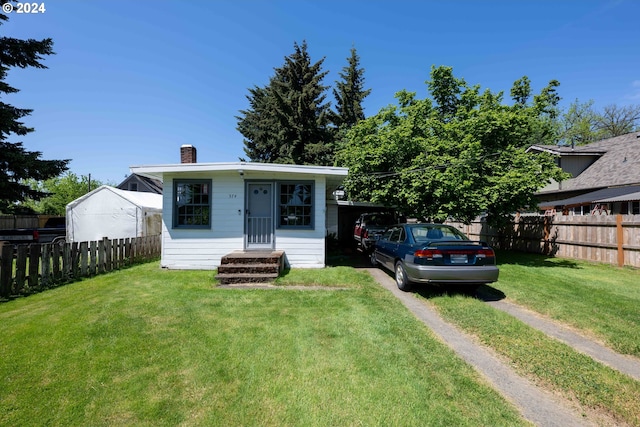 view of front of house featuring a front yard