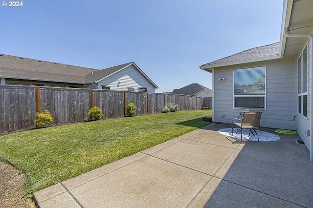 view of yard with a patio