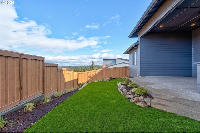 view of yard featuring a patio