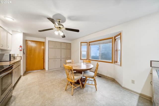 dining room with ceiling fan