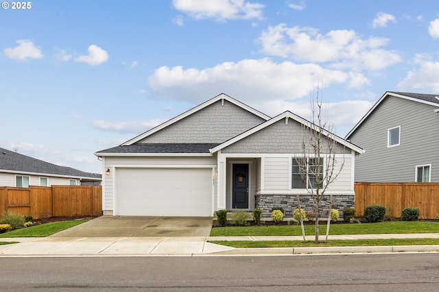 view of front facade featuring a garage and a front yard