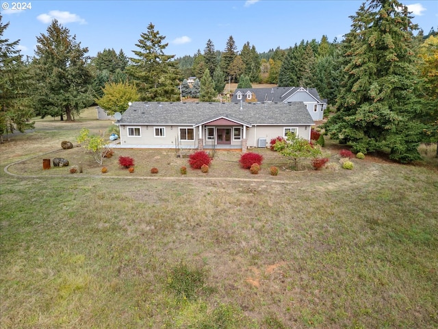 ranch-style house featuring covered porch and a front yard