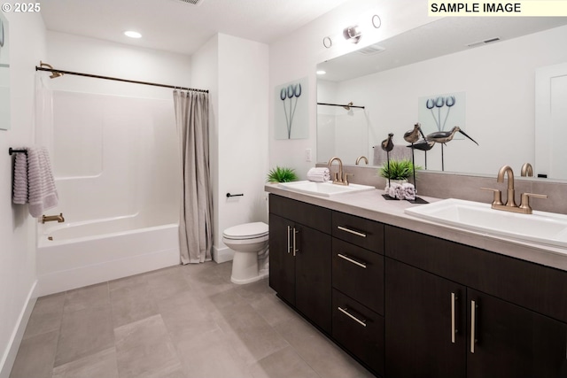 1004 S Mountain Pl, Ridgefield, WA 98642 - full bath featuring toilet, shower / tub combo, double vanity, baseboards, and recessed lighting