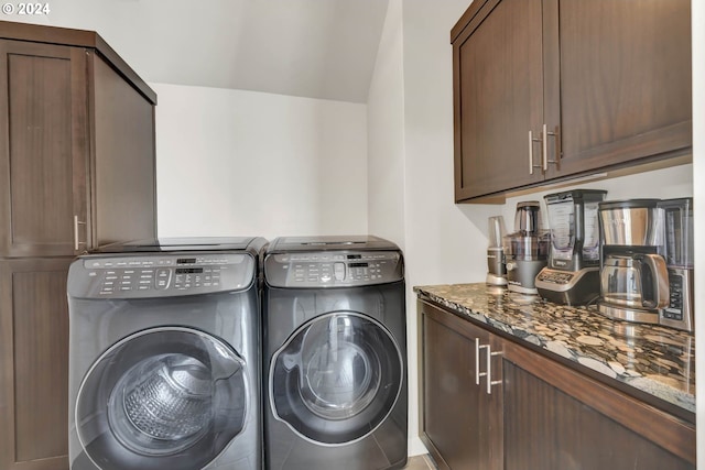 laundry room with cabinets and washing machine and clothes dryer