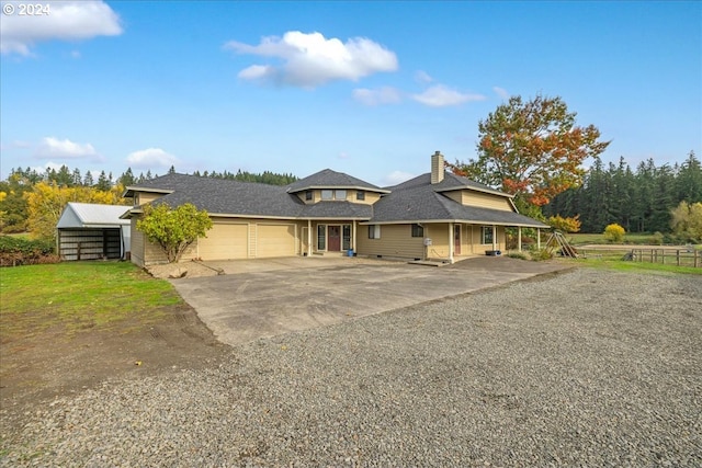 view of front of property featuring a garage