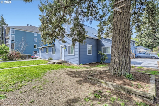 view of front of property with a front yard