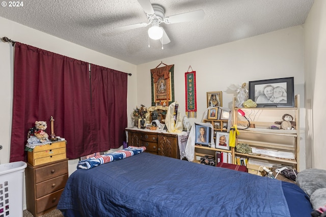 bedroom featuring a ceiling fan and a textured ceiling