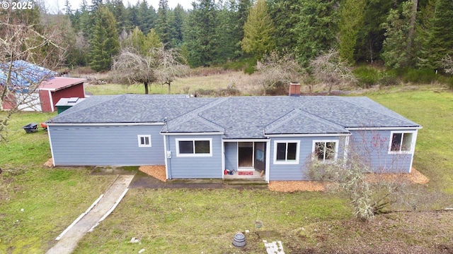 view of front of property with a front lawn