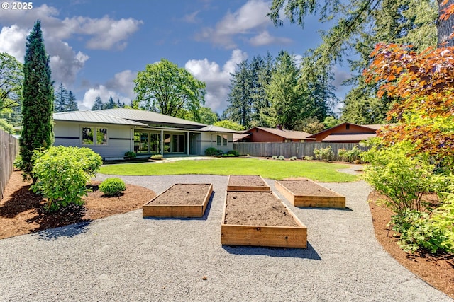 view of yard with a garden