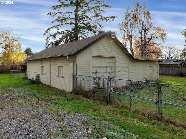 view of outdoor structure featuring a yard