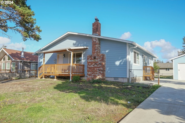 view of front of house featuring a front yard, an outbuilding, and a garage