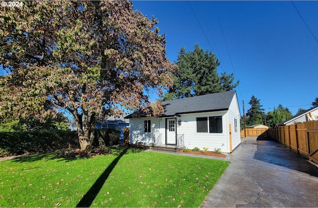 view of front of home with a front lawn