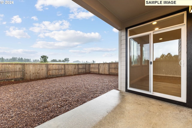 view of yard featuring a patio area