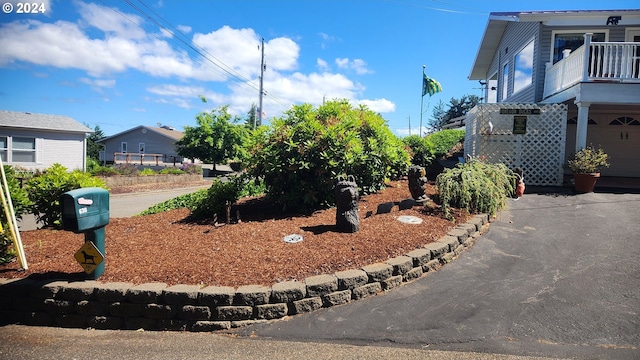 view of yard with a garage