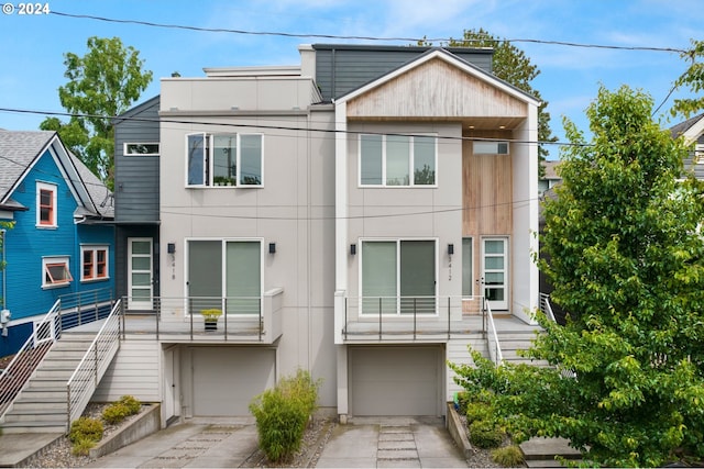 view of front facade featuring a garage