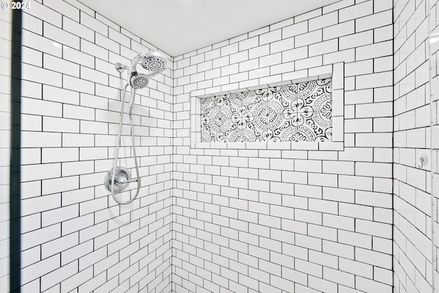 bathroom featuring tiled shower